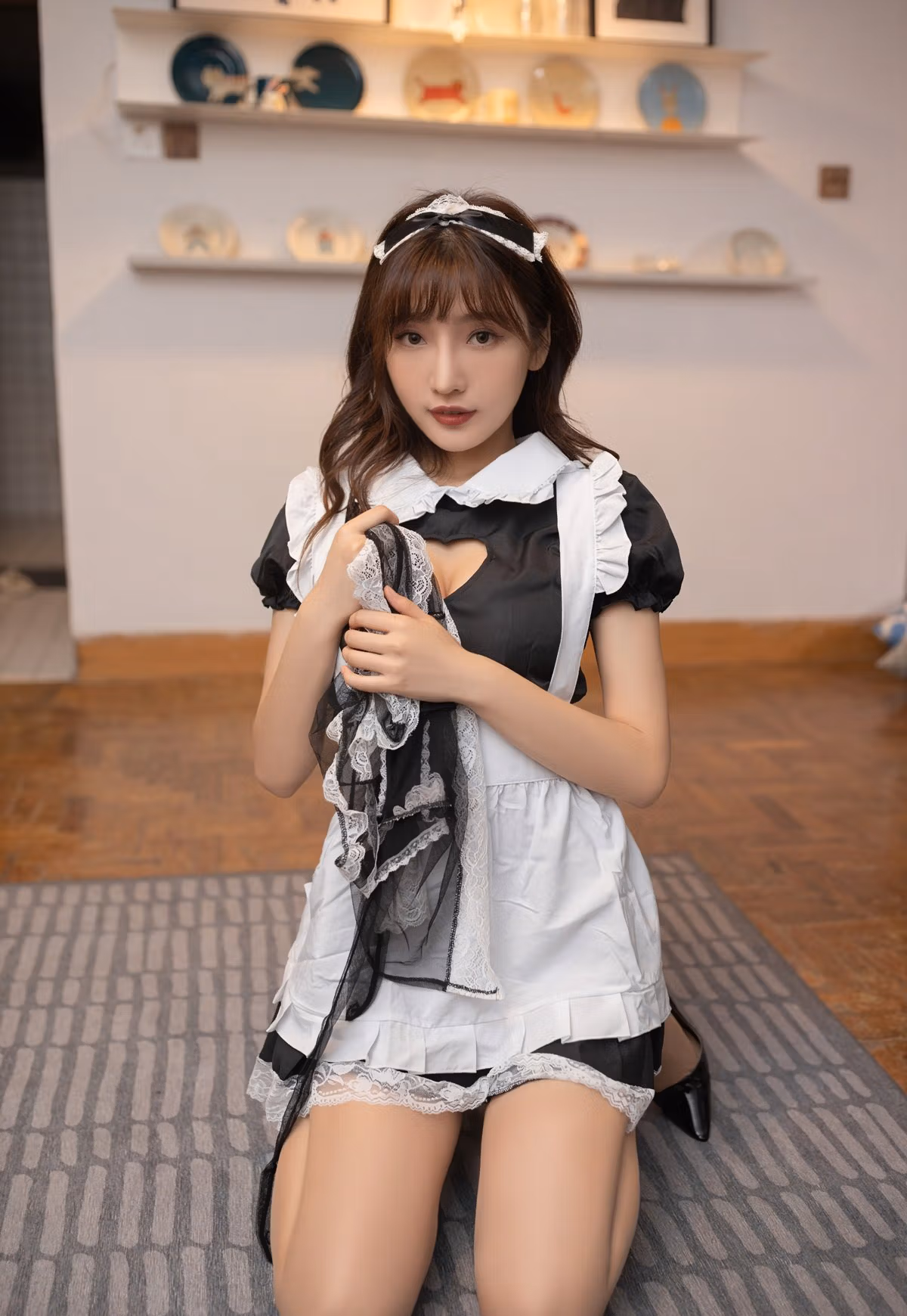 陆萱萱女仆装下的丝袜美腿