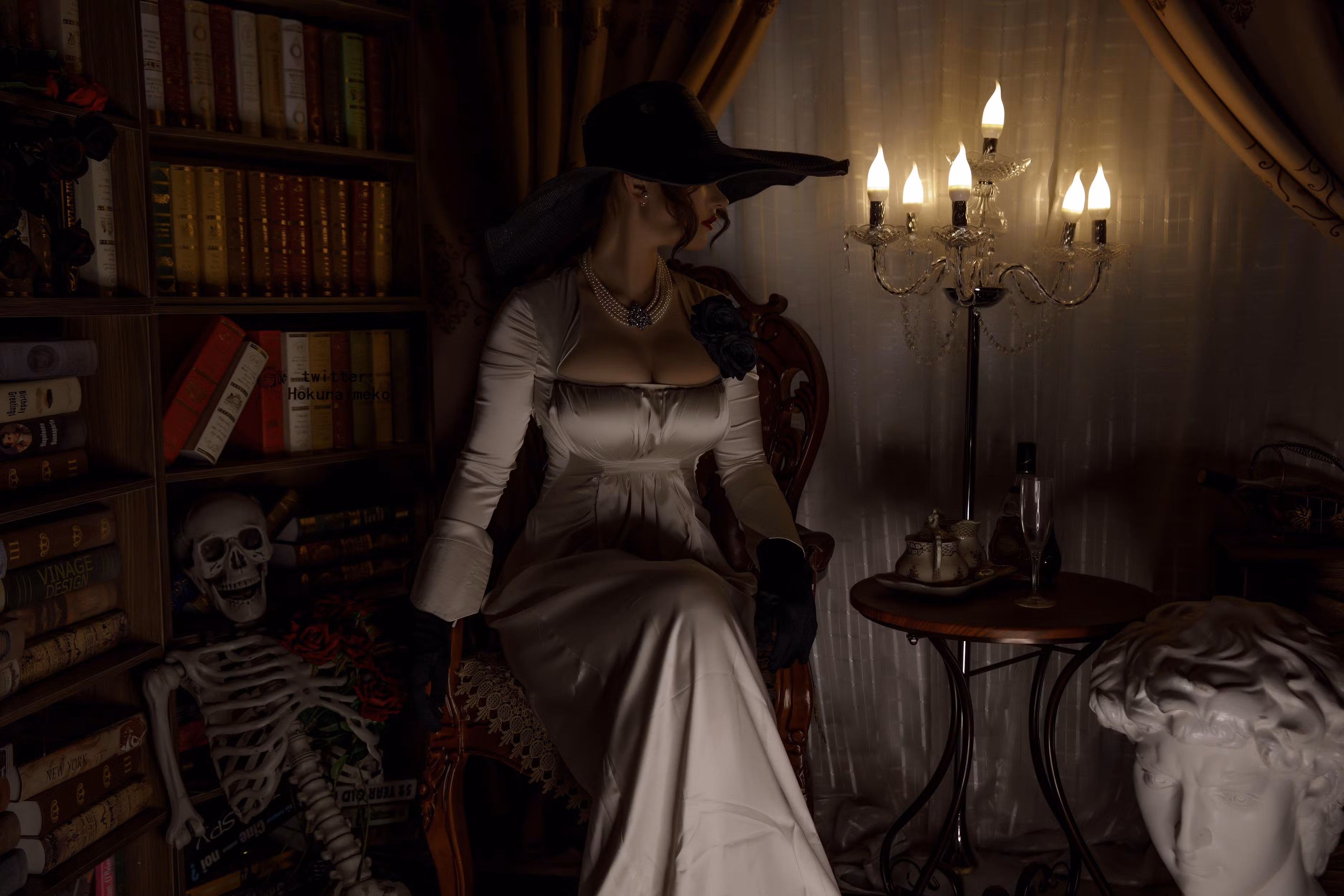 北乃芽子Alcina Dimitrescu的巨乳熟女魅力COSPLAY