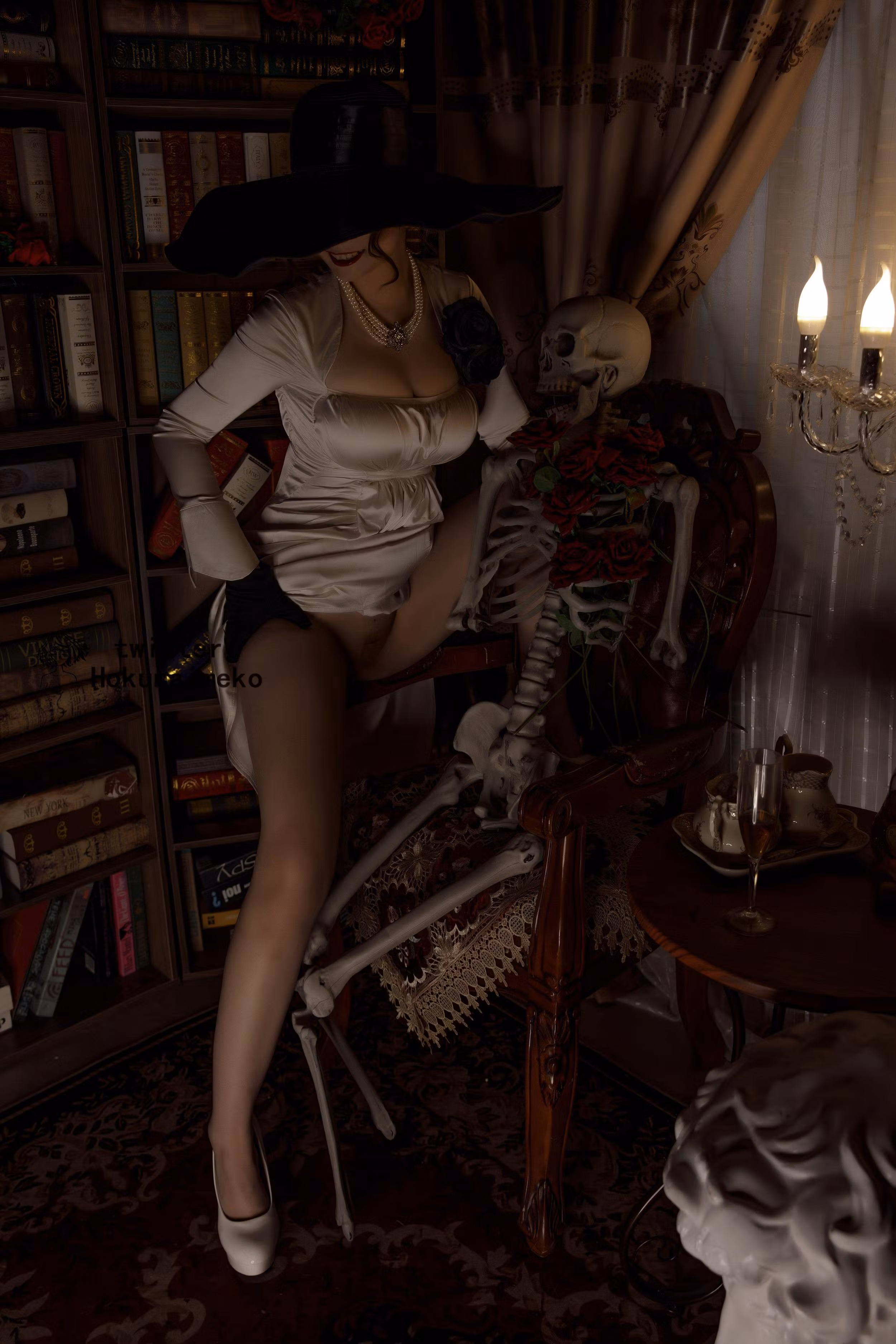 北乃芽子Alcina Dimitrescu的巨乳熟女魅力COSPLAY