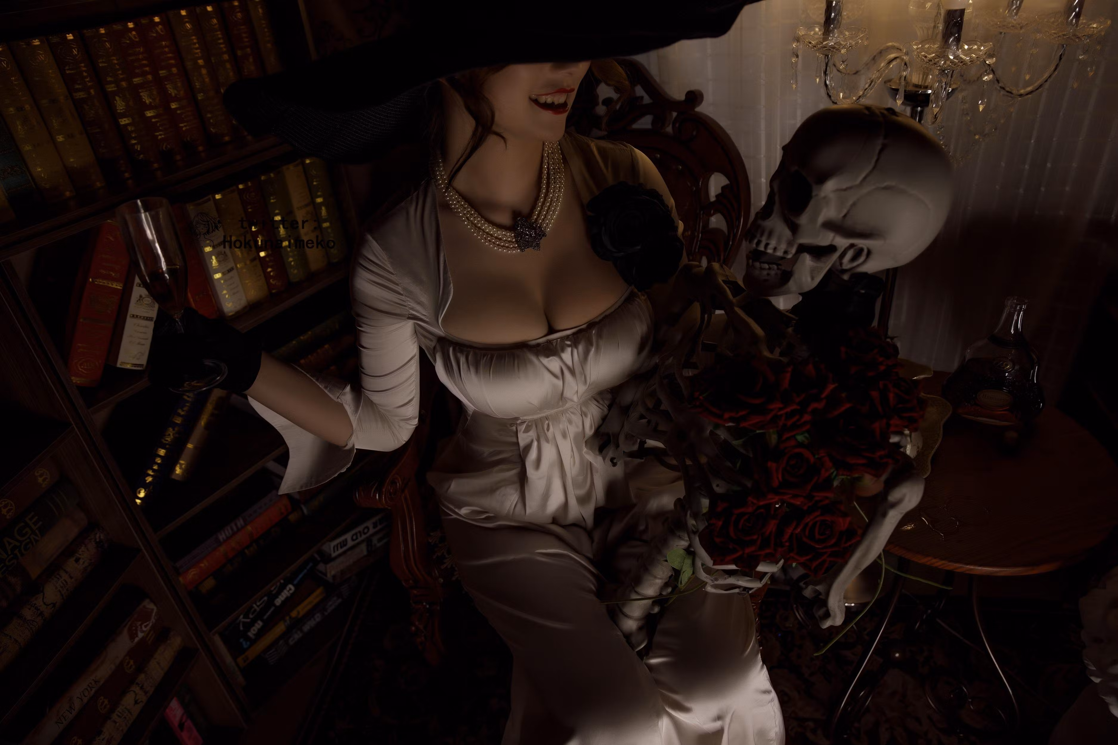 北乃芽子Alcina Dimitrescu的巨乳熟女魅力COSPLAY