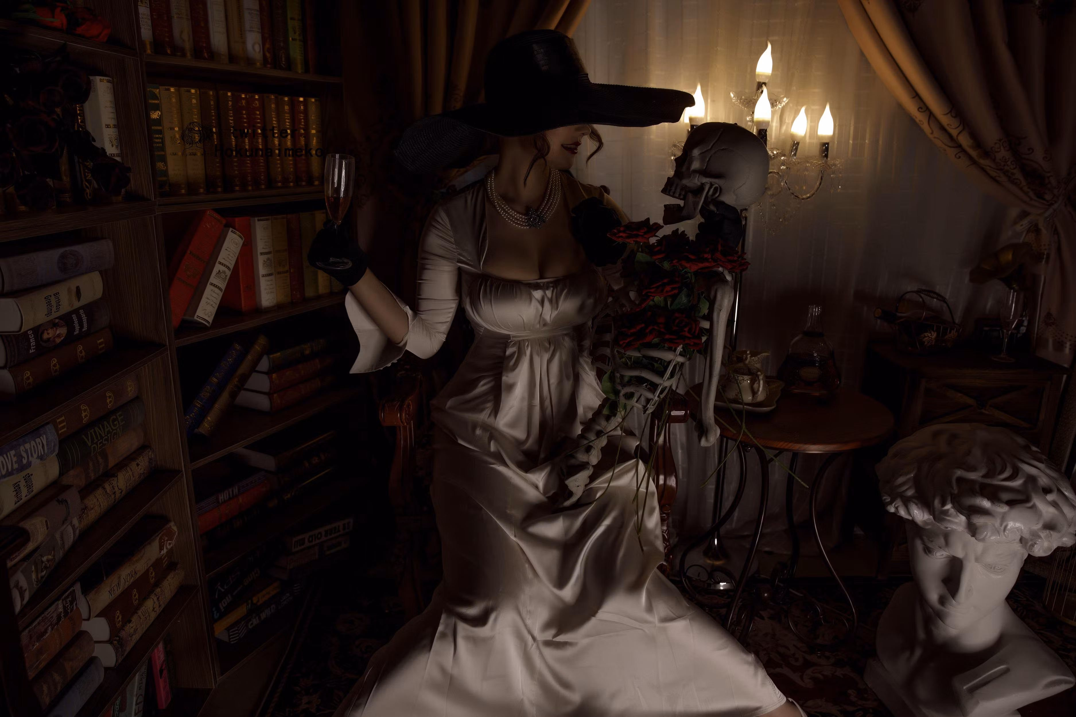 北乃芽子Alcina Dimitrescu的巨乳熟女魅力COSPLAY