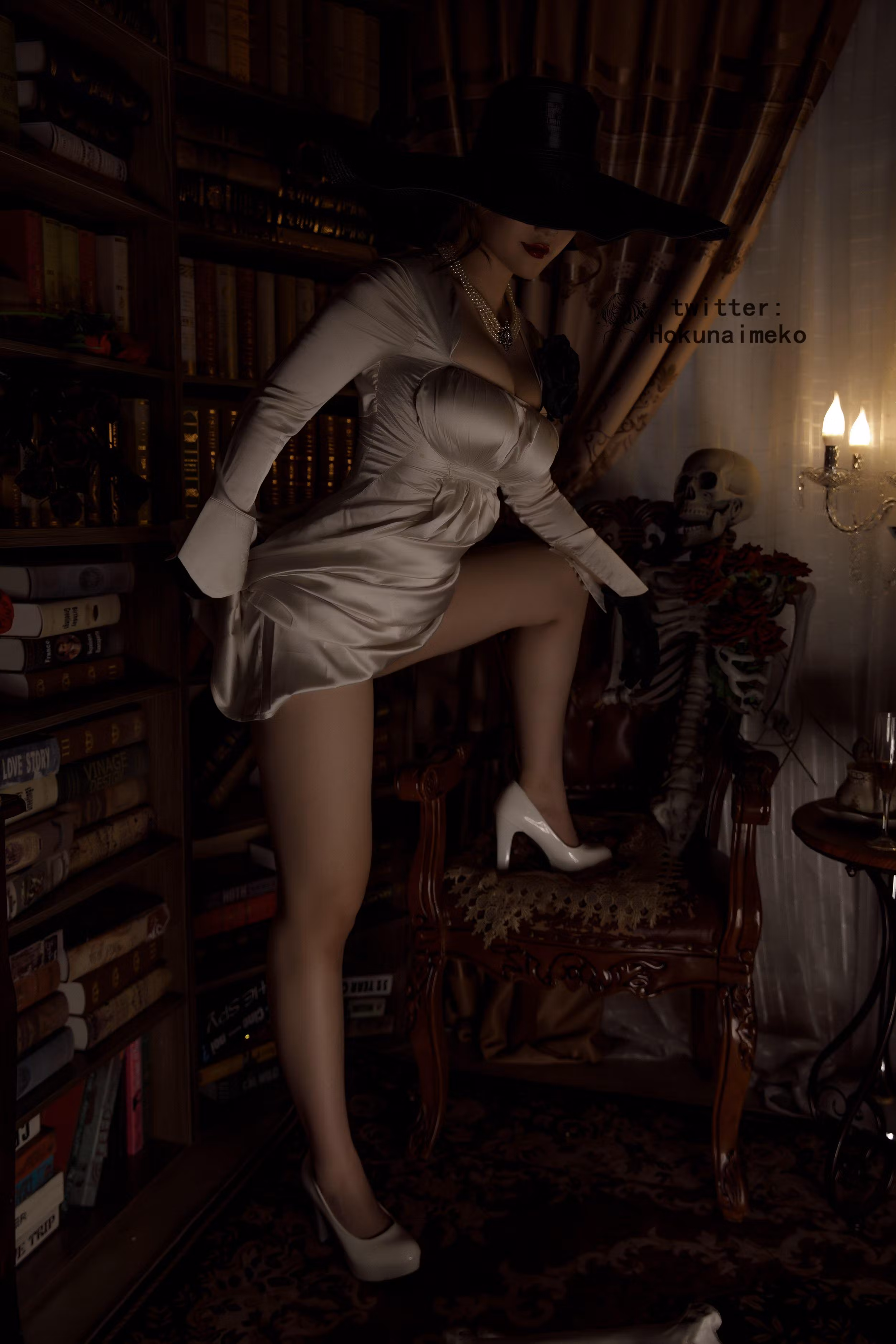 北乃芽子Alcina Dimitrescu的巨乳熟女魅力COSPLAY