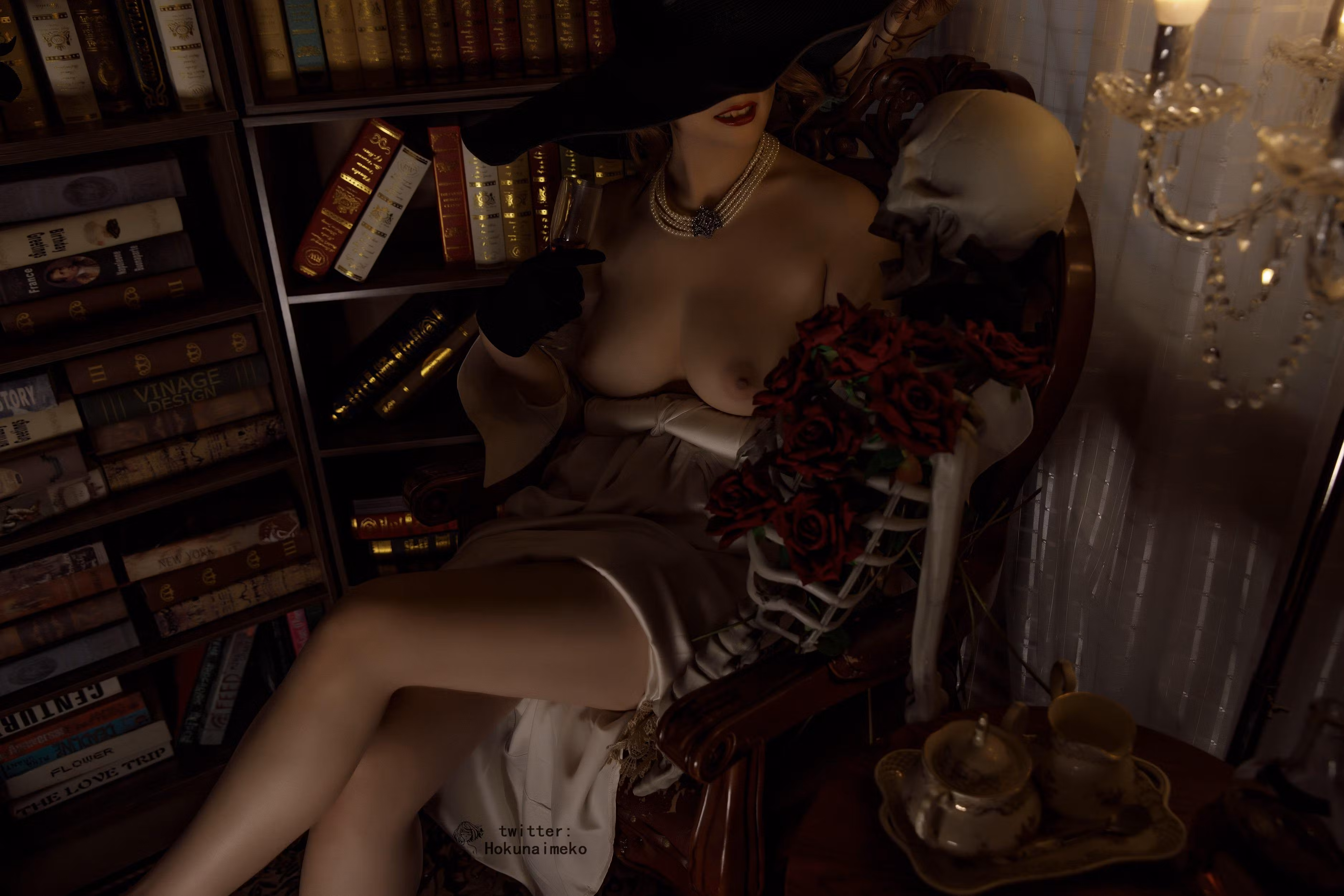 北乃芽子Alcina Dimitrescu的巨乳熟女魅力COSPLAY