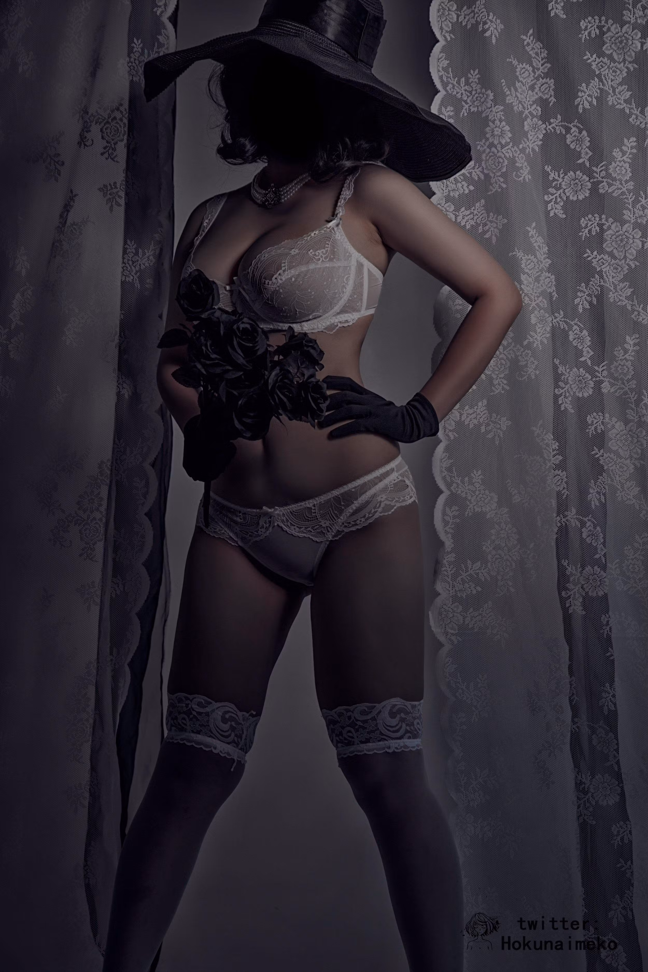 北乃芽子Alcina Dimitrescu的巨乳熟女魅力COSPLAY