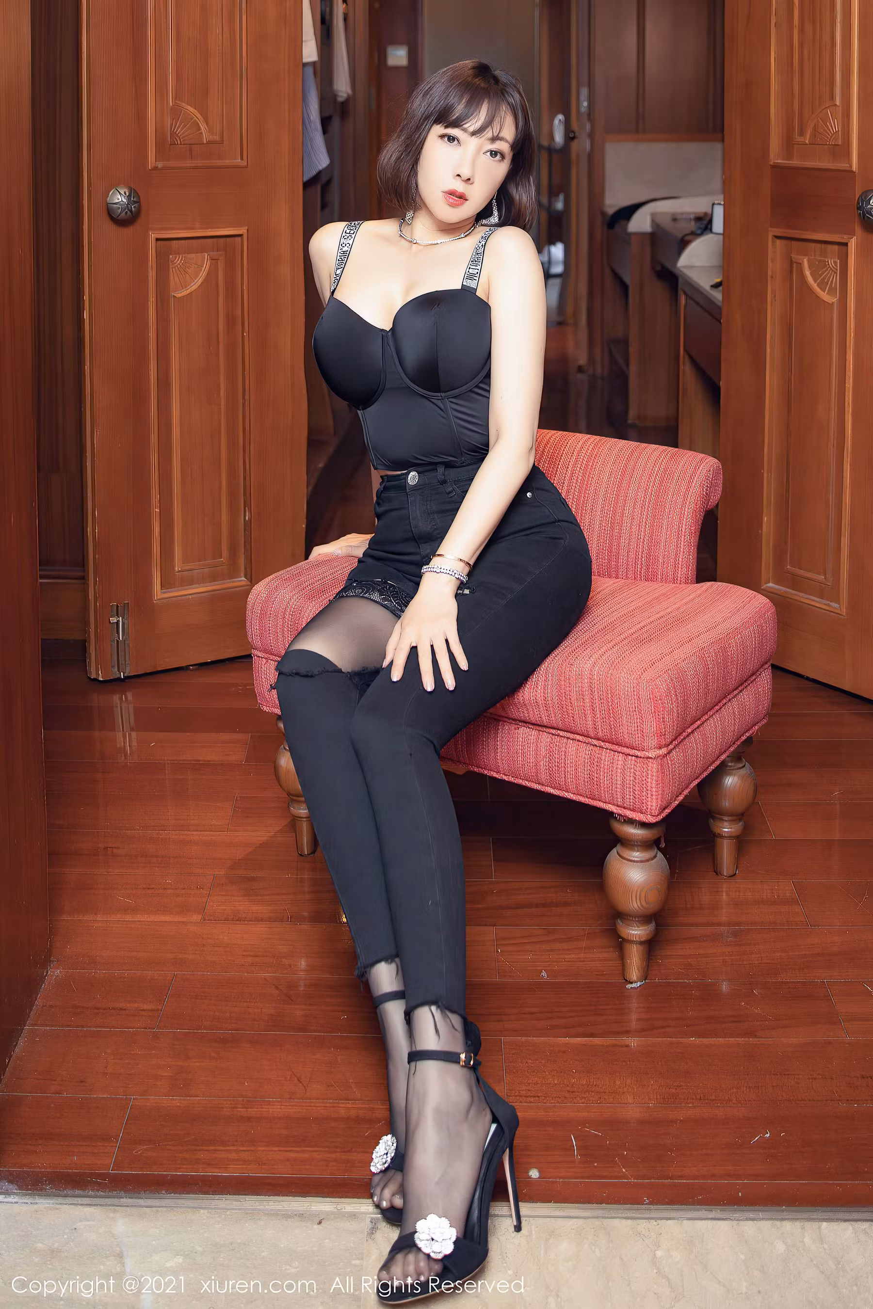 松果儿黑丝紧身裤的诱惑